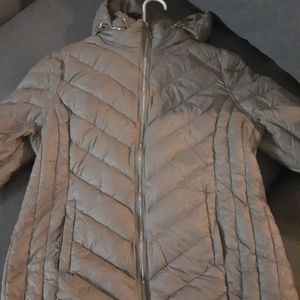 Micheal Kors light tan feather weight jacket